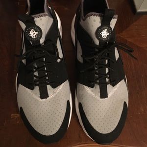 Brand new nike air huaraches